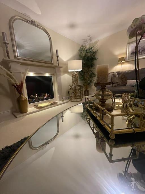 Home In Wirral - Peaceful Contemporary Gem. 外观 照片